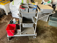 Diverse schoonmaakwagens - afbeelding 2 van  3