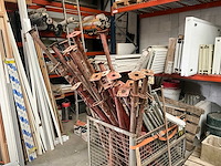 Diverse schroefstempels en steunen - afbeelding 1 van  9