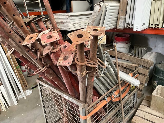 Diverse schroefstempels en steunen - afbeelding 2 van  9