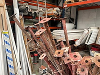 Diverse schroefstempels en steunen - afbeelding 3 van  9