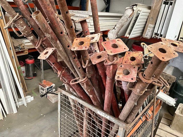 Diverse schroefstempels en steunen - afbeelding 4 van  9