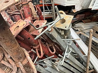 Diverse schroefstempels en steunen - afbeelding 5 van  9