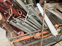 Diverse schroefstempels en steunen - afbeelding 6 van  9