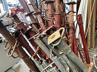 Diverse schroefstempels en steunen - afbeelding 8 van  9