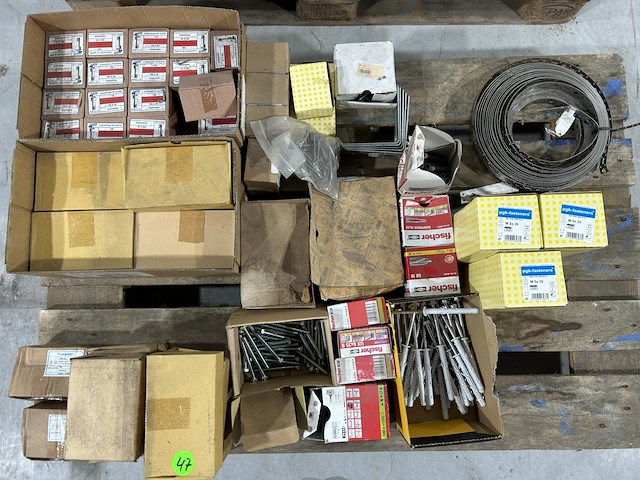 Diverse schroeven, bouten, moeren, pluggen - afbeelding 6 van  12