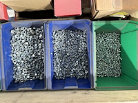 Diverse schroeven, bouten, moeren, pluggen - afbeelding 7 van  12