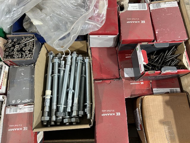 Diverse schroeven, bouten, moeren, pluggen - afbeelding 8 van  12