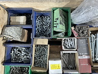 Diverse schroeven, bouten, moeren, pluggen - afbeelding 10 van  12