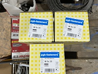 Diverse schroeven, bouten, moeren, pluggen - afbeelding 12 van  12