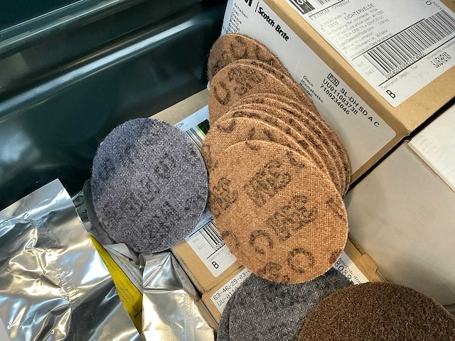 Diverse schuurmaterialen - afbeelding 5 van  10