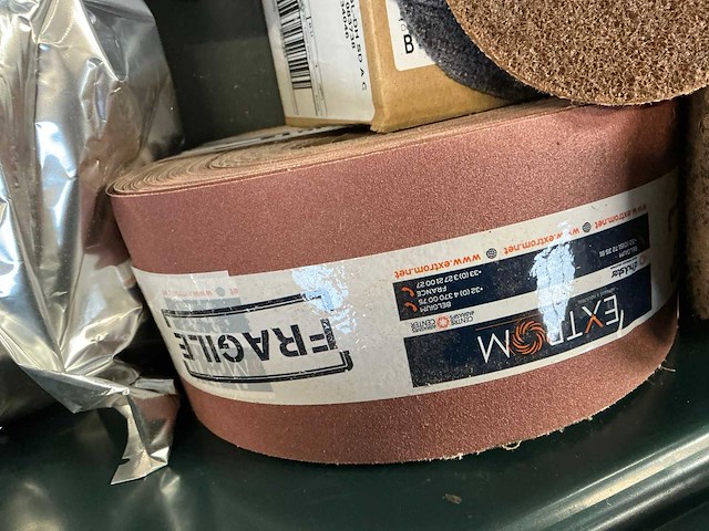 Diverse schuurmaterialen - afbeelding 8 van  10