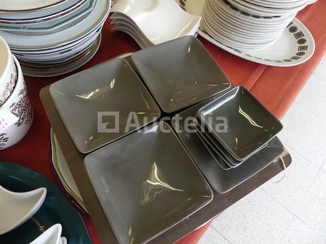 Diverse servies + vintage tafel - afbeelding 2 van  7