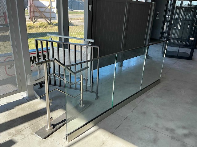 Diverse showroom balustrade (6x) - afbeelding 1 van  7
