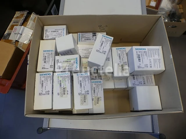 Diverse siemens elektrische knoppen en accessoires - afbeelding 11 van  11