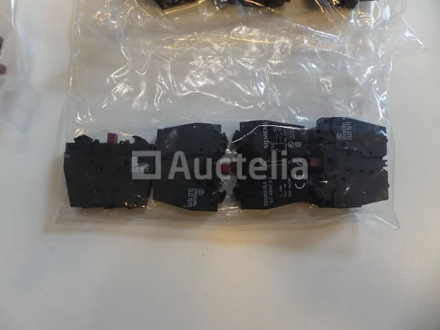 Diverse siemens elektrische knoppen en accessoires - afbeelding 2 van  11