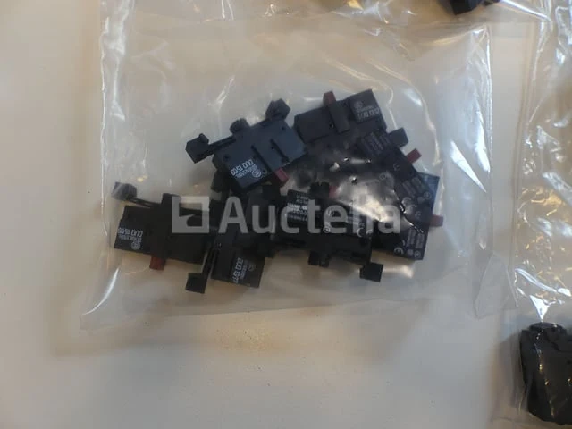 Diverse siemens elektrische knoppen en accessoires - afbeelding 4 van  11