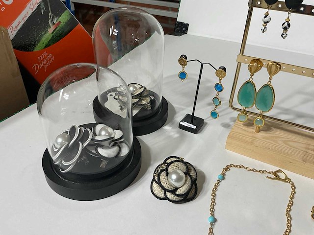 Diverse sieraden (18x) - afbeelding 1 van  1