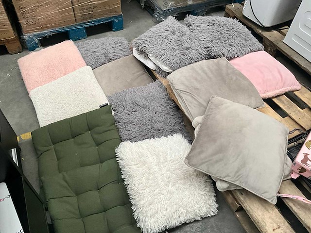 Diverse sierkussens (17x) - afbeelding 1 van  8