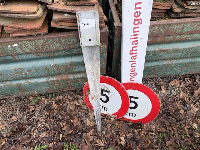 Diverse signalisatie - afbeelding 1 van  3