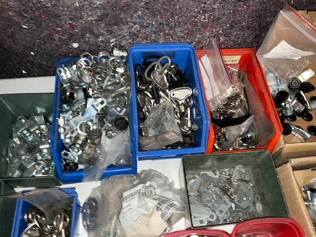 Diverse sloten met sleutels - afbeelding 3 van  6