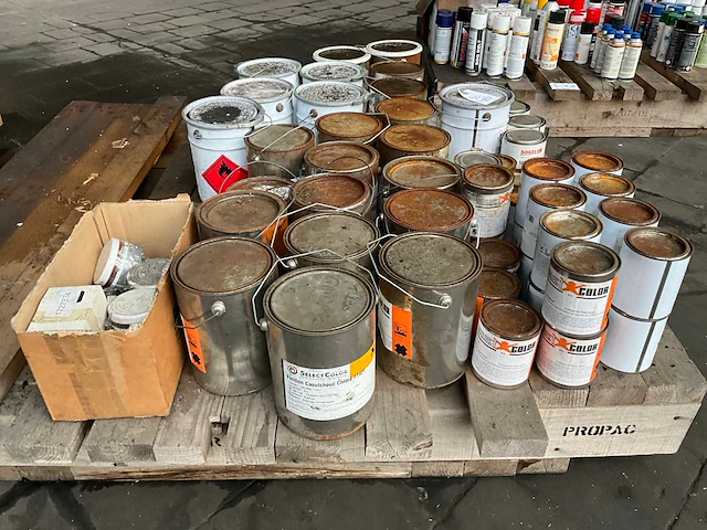 Diverse smeer- en reinigingsmiddelen - afbeelding 4 van  14