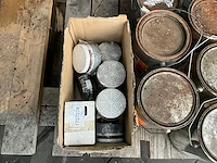 Diverse smeer- en reinigingsmiddelen - afbeelding 6 van  14