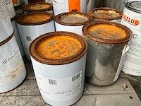Diverse smeer- en reinigingsmiddelen - afbeelding 14 van  14