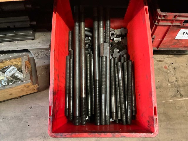 Diverse spanbouten en t-blokken - afbeelding 1 van  5