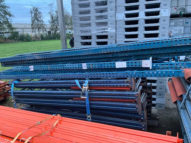 Diverse staanders (18x) - afbeelding 1 van  4