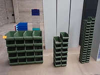 Diverse stapelbakken in kunstof