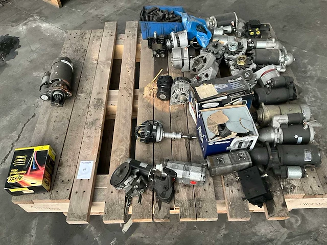 Diverse startmotoren. - afbeelding 1 van  11