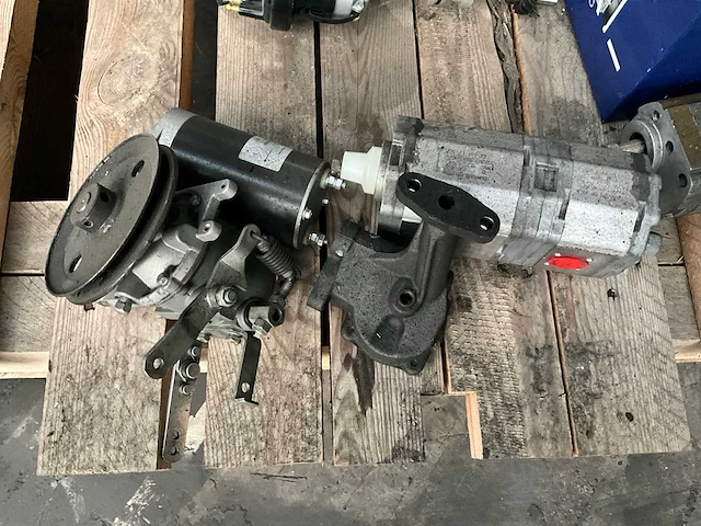Diverse startmotoren. - afbeelding 4 van  11