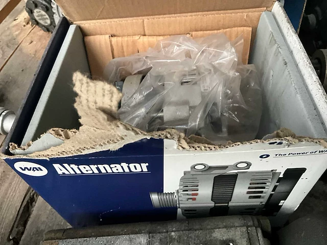 Diverse startmotoren. - afbeelding 5 van  11