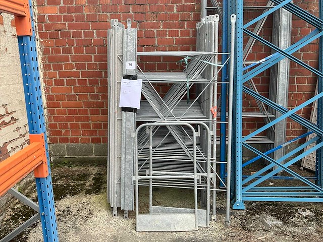 Diverse steigerframes (36x) - afbeelding 1 van  5