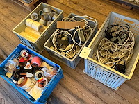 Diverse stekkerdozen, verlengkabels en tape - afbeelding 1 van  5