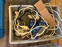 Diverse stekkerdozen, verlengkabels en tape - afbeelding 3 van  5