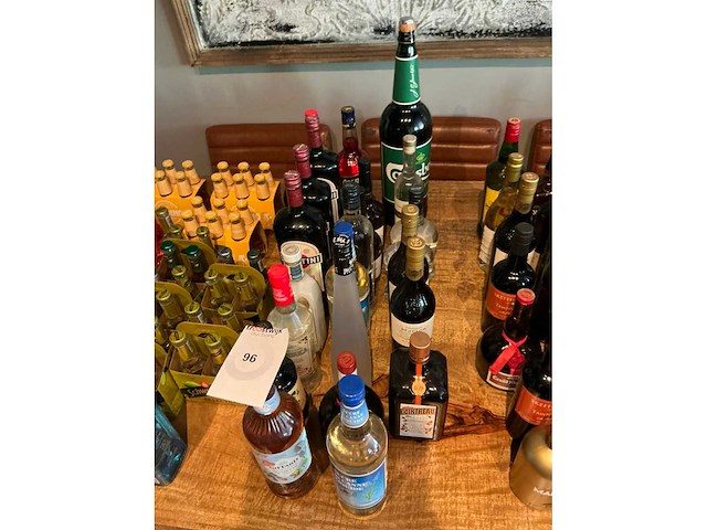 Diverse sterke dranken en likeuren (19x) - afbeelding 2 van  7