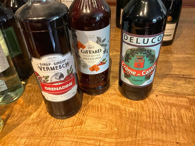 Diverse sterke dranken en likeuren (23x) - afbeelding 8 van  8