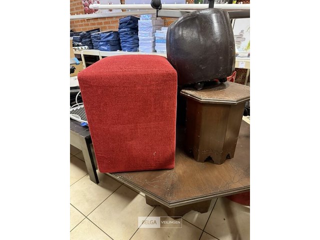 Diverse stoelen en tafeltjes - afbeelding 2 van  3