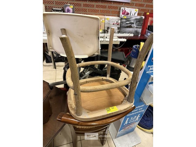 Diverse stoelen en tafeltjes - afbeelding 1 van  2