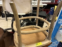 Diverse stoelen en tafeltjes - afbeelding 1 van  2