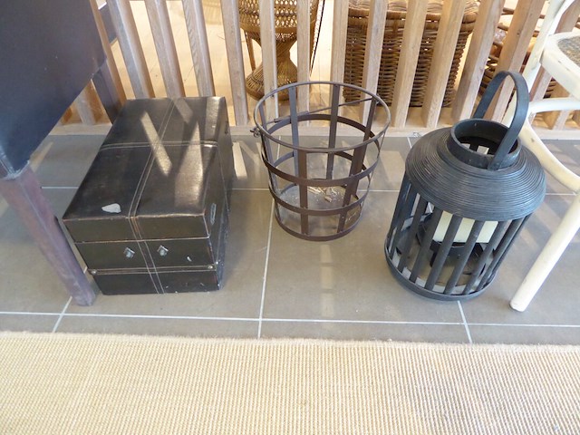 Diverse stoelen - afbeelding 4 van  4