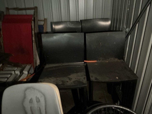 Diverse stoelen - afbeelding 1 van  5