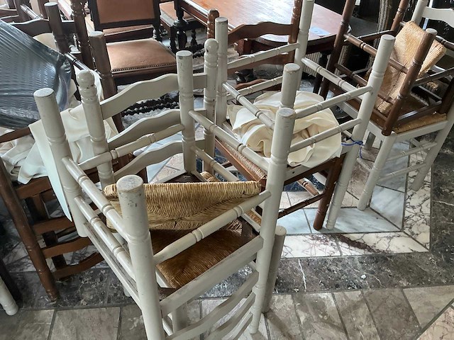Diverse stoelen - afbeelding 4 van  9