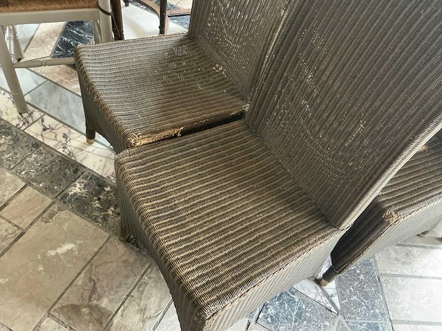 Diverse stoelen - afbeelding 6 van  9