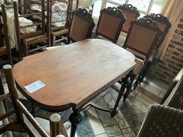 Diverse stoelen - afbeelding 8 van  9