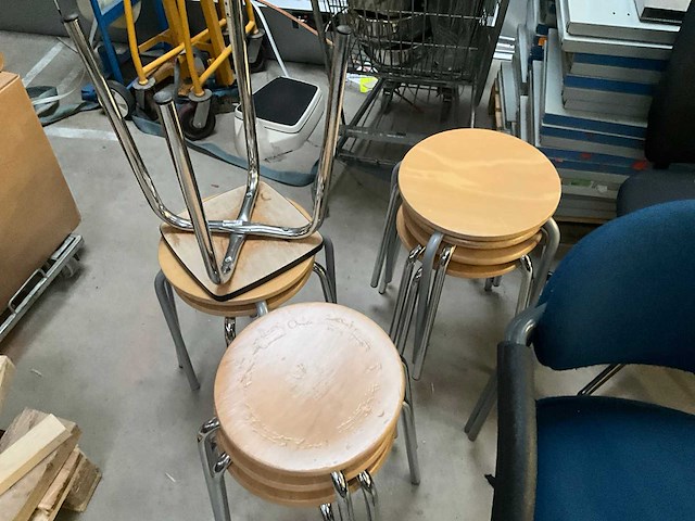 Diverse stoelen/krukken (36x) - afbeelding 10 van  14