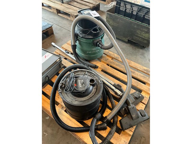 Diverse stofzuigers (2x) - afbeelding 1 van  11