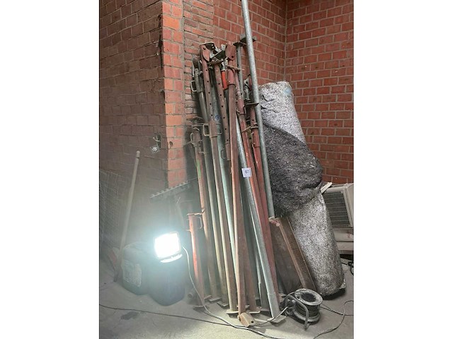 Diverse stutten en steunen - afbeelding 1 van  6