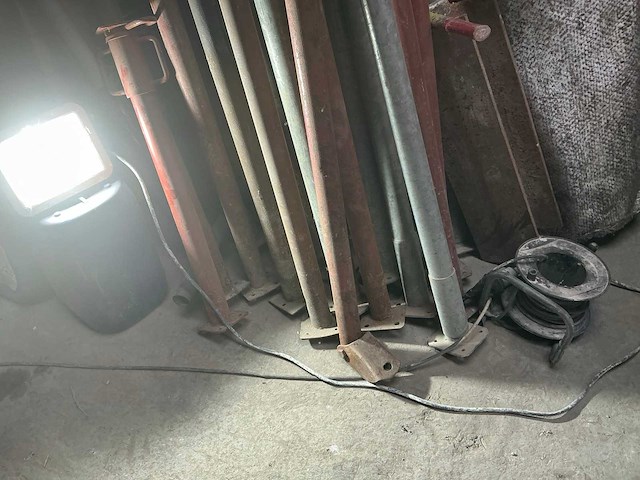 Diverse stutten en steunen - afbeelding 4 van  6